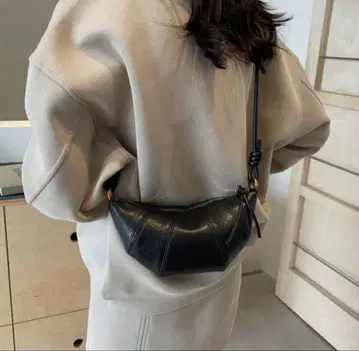 크루아상 백 블랙