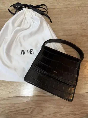 JW PEI 블랙 핸드백 수납 가방 포함