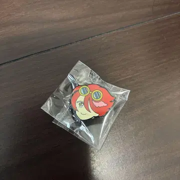 리본전 루나틱 곡예단 핀 배지