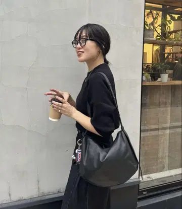 이아하피요네 스와로 바닥 숄더백