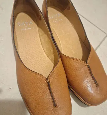 SAYA 브라운 플랫 슈즈 24.5cm