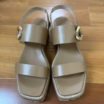 루타론 통굽 메탈 반지 샌들 카멜