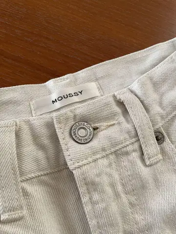 MOUSSY 화이트 스트레이트 데님 23