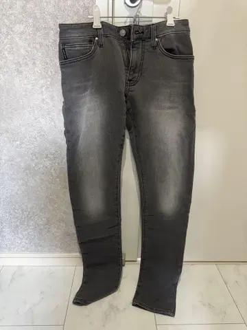 Armani Exchange 그레이 데님 팬츠 슬림 핏