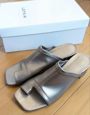 미사용 새상품 렙심 스트레치 로우 힐 뮬 M