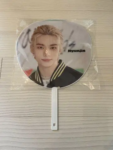 Hyunjin Toy world 부채