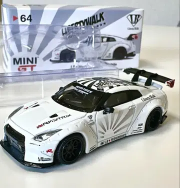 Liberty Walk Nissan GT-R 1/64 미니카
