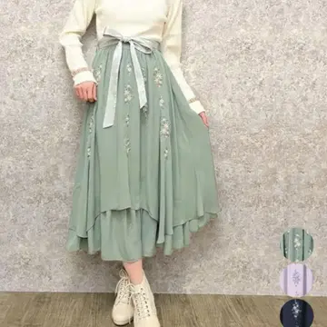 엑시즈팜 새상품 플라워 자수 이레헴 스커트 팅커벨