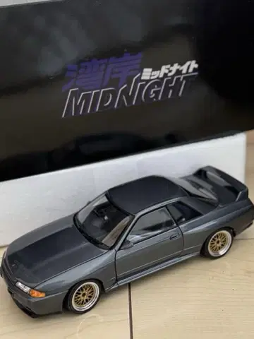 오토 아트 1/18 GT-R (R32) 완간 미드나잇