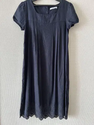 네이비 컷 레이스 퍼프 슬리브 린넨 소재 원피스