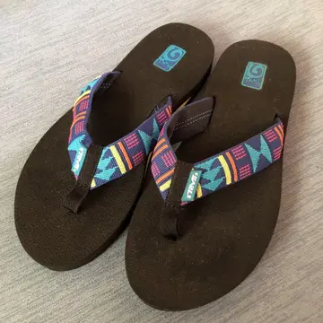 Teva 비치 샌들 컬러풀