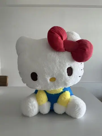 헬로키티 앉은 인형