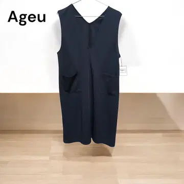 '새상품' 택 포함 Ageu 네이비 V넥 슬리브리스 원피스