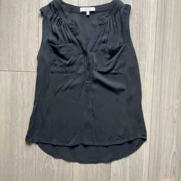 밀리 블랙 슬리브리스 셔츠