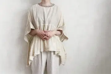 tumugu 아이보리 판초 블라우스
