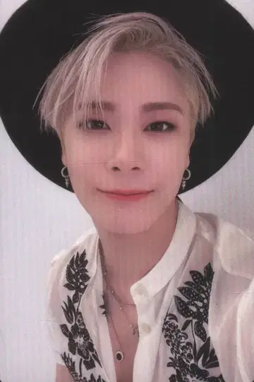 ASTRO SWITCH ON MOON BIN 트레이딩 카드