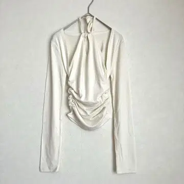 새상품 noncode 란시 슬릿 홀터넥 티셔츠 아이보리