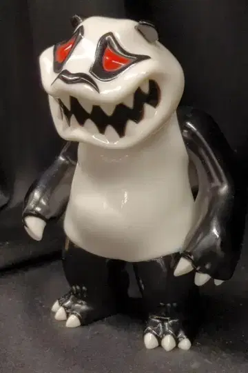 TTToy HARIKEN 머드 팬더(블랙/화이트/레드 아이)