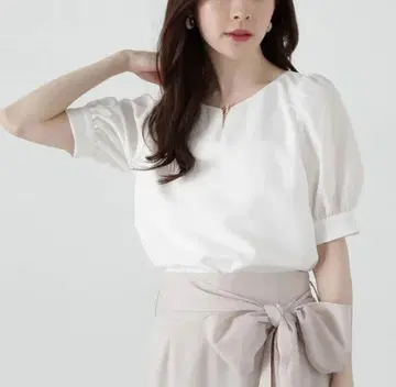 프로포션 드레싱 반팔 화이트 상의