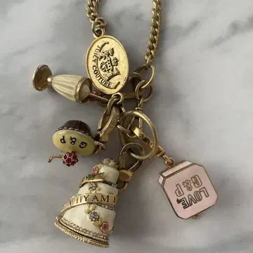 Juicy Couture 참 포함 목걸이