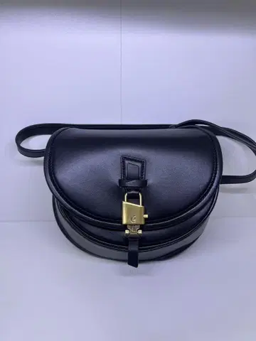 ARCHIVE PKE LUV LOCK ROUNDY BAG 블랙 새상품급