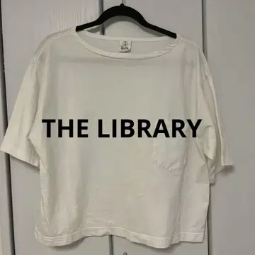 THE LIBRARY 화이트 티셔츠