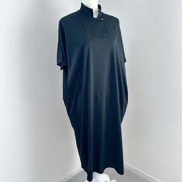 미즈이로 인드 코쿤 와이드 원피스 블랙 반팔