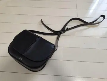 아페쎄 숄더 백 블랙 SAC BETTY