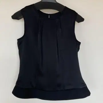 블랙 슬리브리스 탑