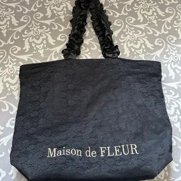 Maison de FLEUR 레이스 새틴 프릴 핸드 핸들 토트 그랑 백