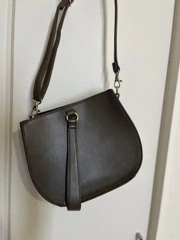 다크 브라운 숄더백