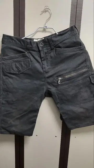 블랙 카고 숏 팬츠 카모플라쥬