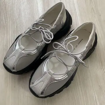 레이스업 발레 스니커즈 그레이 실버