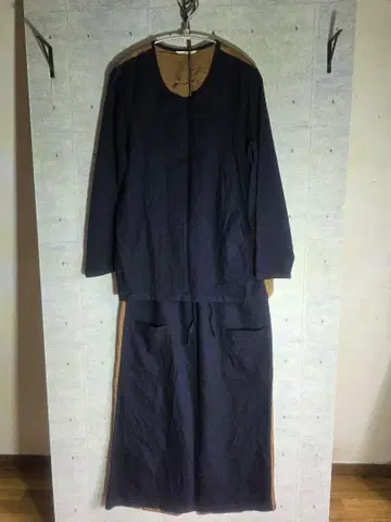 네이비와 브라운의 셋업