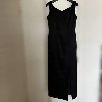 블랙 슬릿 타이트 핏 롱 드레스