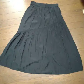 블랙 플레어 스커트 안감 부착