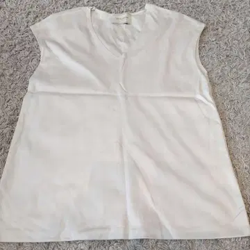 UNITED ARROWS V넥 슬리브리스 화이트