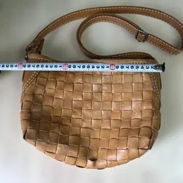 브라운 가죽 뜨개질 숄더백