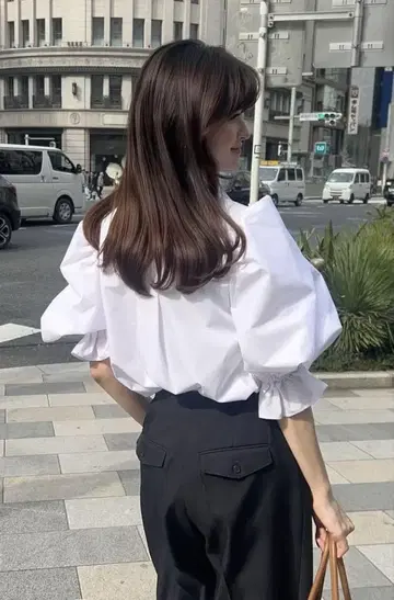 bibiy. 코라 퍼프 블라우스