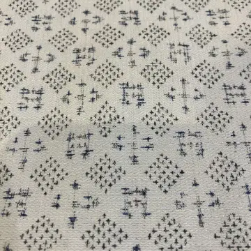 기하학 패턴 코몬 화이트 베이스에 파랑 가스리 썸머 울 화이트
