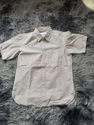 체크 무늬 반팔 셔츠