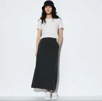 택 포함 새상품 유니클로 울트라 스트레치 에어리즘 롱 스커트 M 블랙