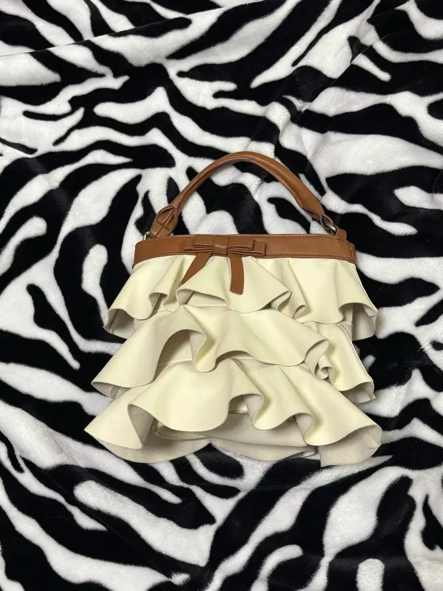 Latte Gyaru Vintage Frill Bag