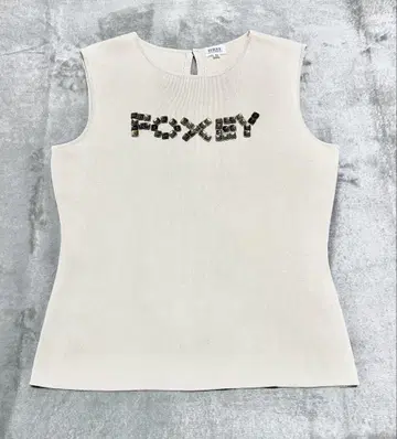 FOXEY 비쥬 장식 슬리브리스 탑 42