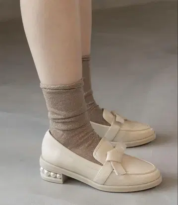 아이보리 로퍼 펄 힐