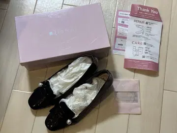 DIANA 블랙 에나멜 펌프스