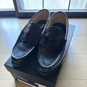 The kenford fineshoes 엠보싱 로퍼