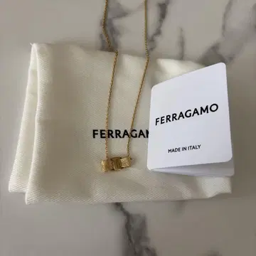 FERRAGAMO 골드 리본 목걸이