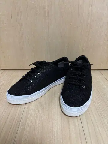 ANTEPRIMA 블랙 라메 스니커즈