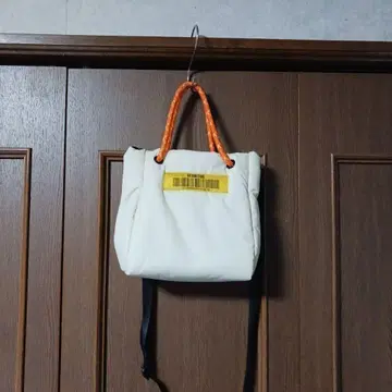 화이트 숄더백